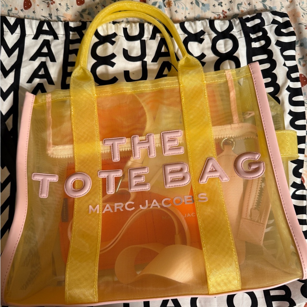 THE TOTE BAG